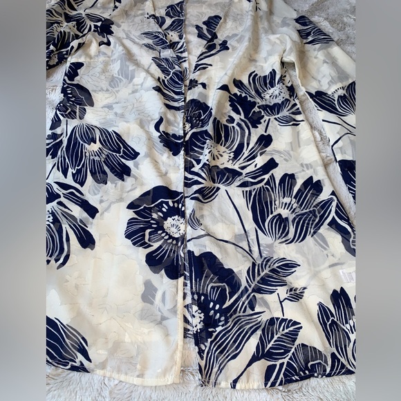 Altar’d State - Navy Blue / White Kimono - Picture 6 of 9